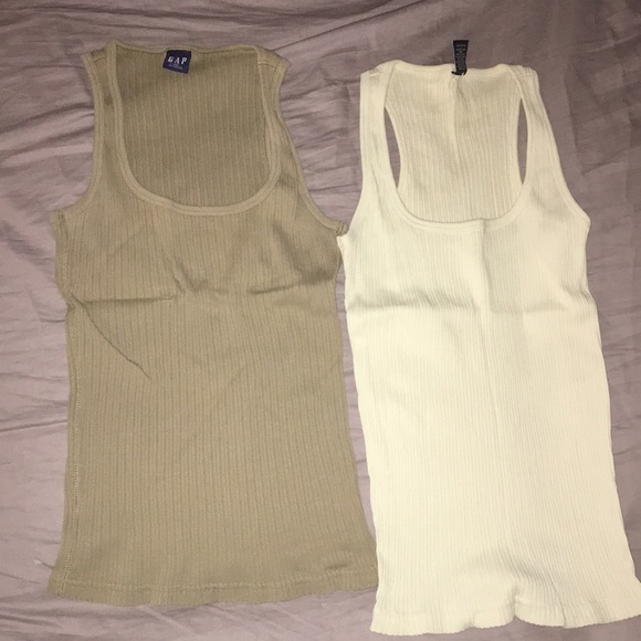 Lot of 4 Gap Tank Tops Size XS - Picture 2 of 5